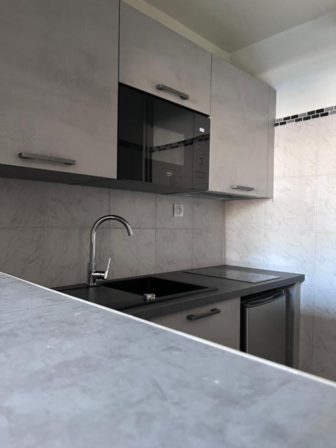 Hostellerie Saint Clement Vic sur Cere Bagian luar foto