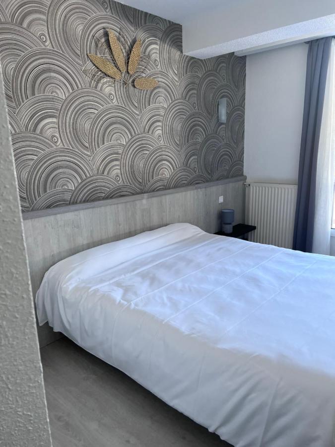 Hostellerie Saint Clement Vic sur Cere Bagian luar foto