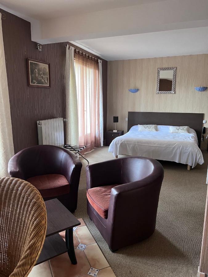 Hostellerie Saint Clement Vic sur Cere Bagian luar foto