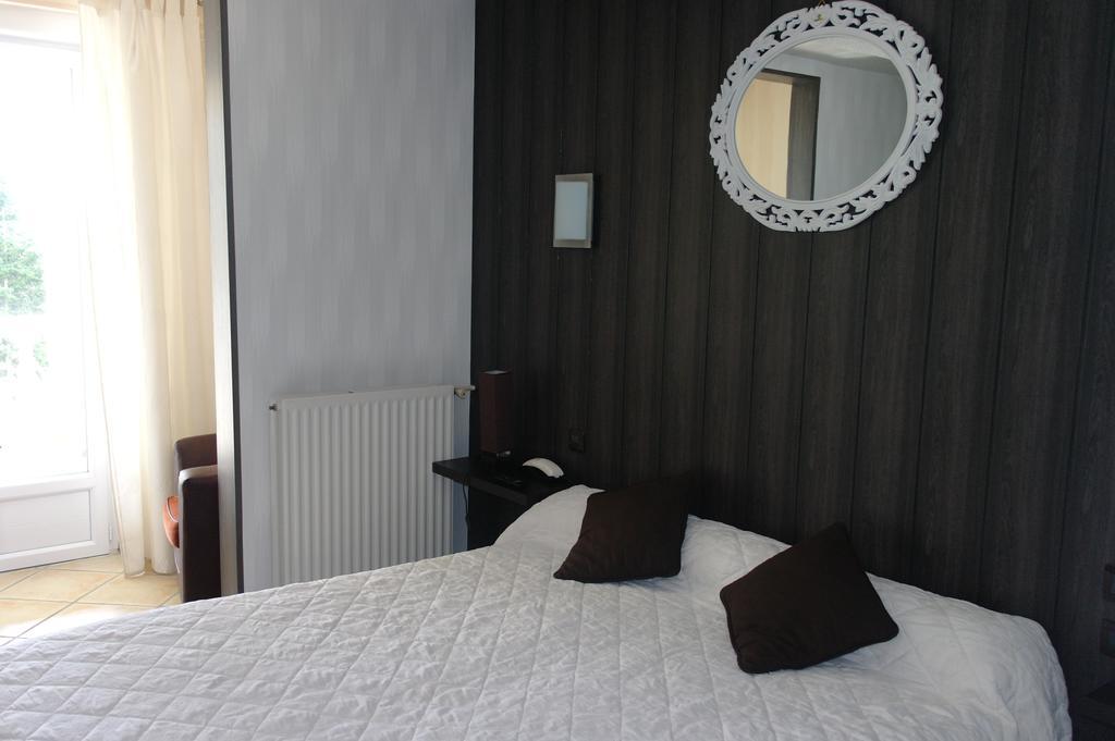 Hostellerie Saint Clement Vic sur Cere Bagian luar foto