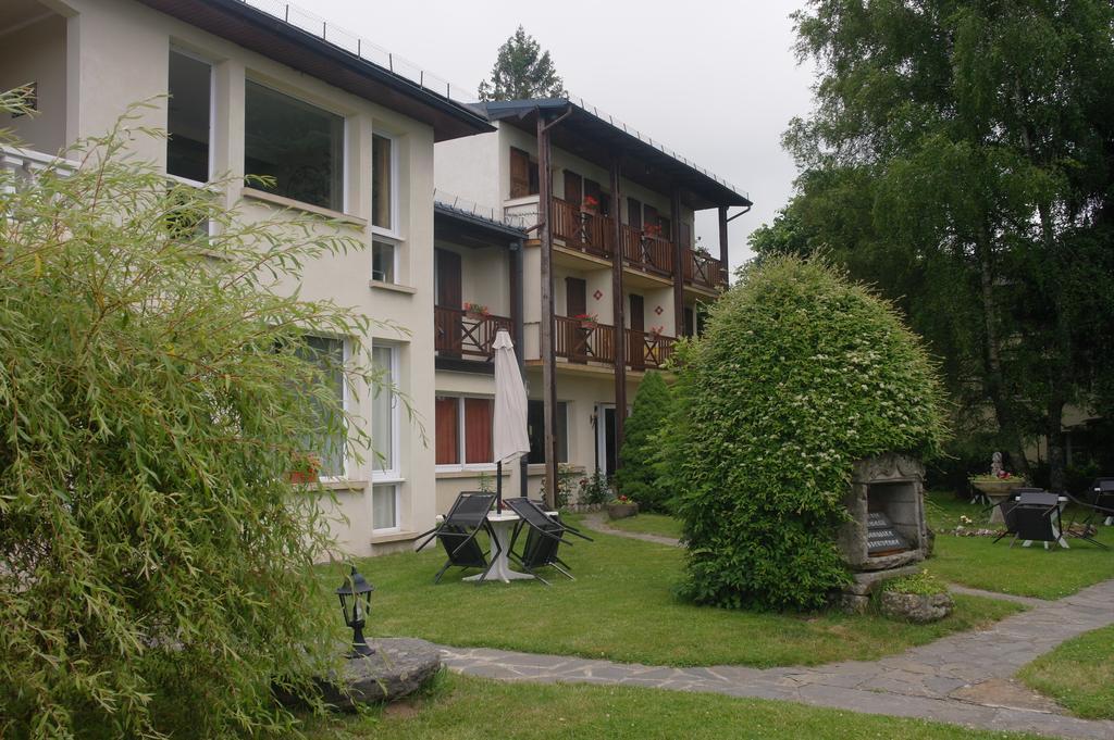 Hostellerie Saint Clement Vic sur Cere Bagian luar foto