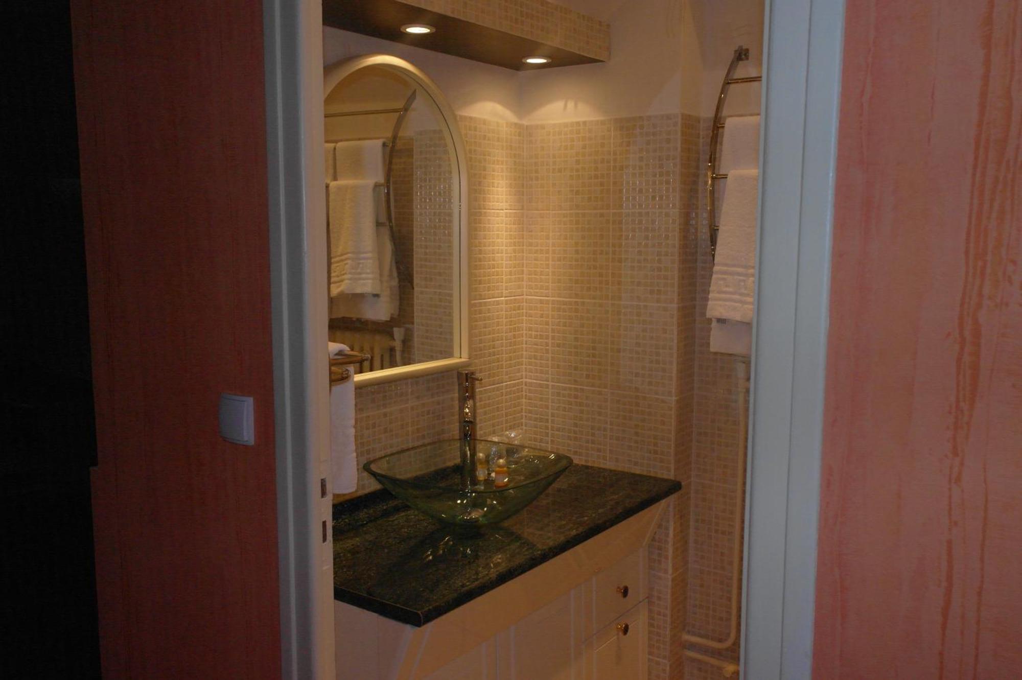 Hostellerie Saint Clement Vic sur Cere Bagian luar foto