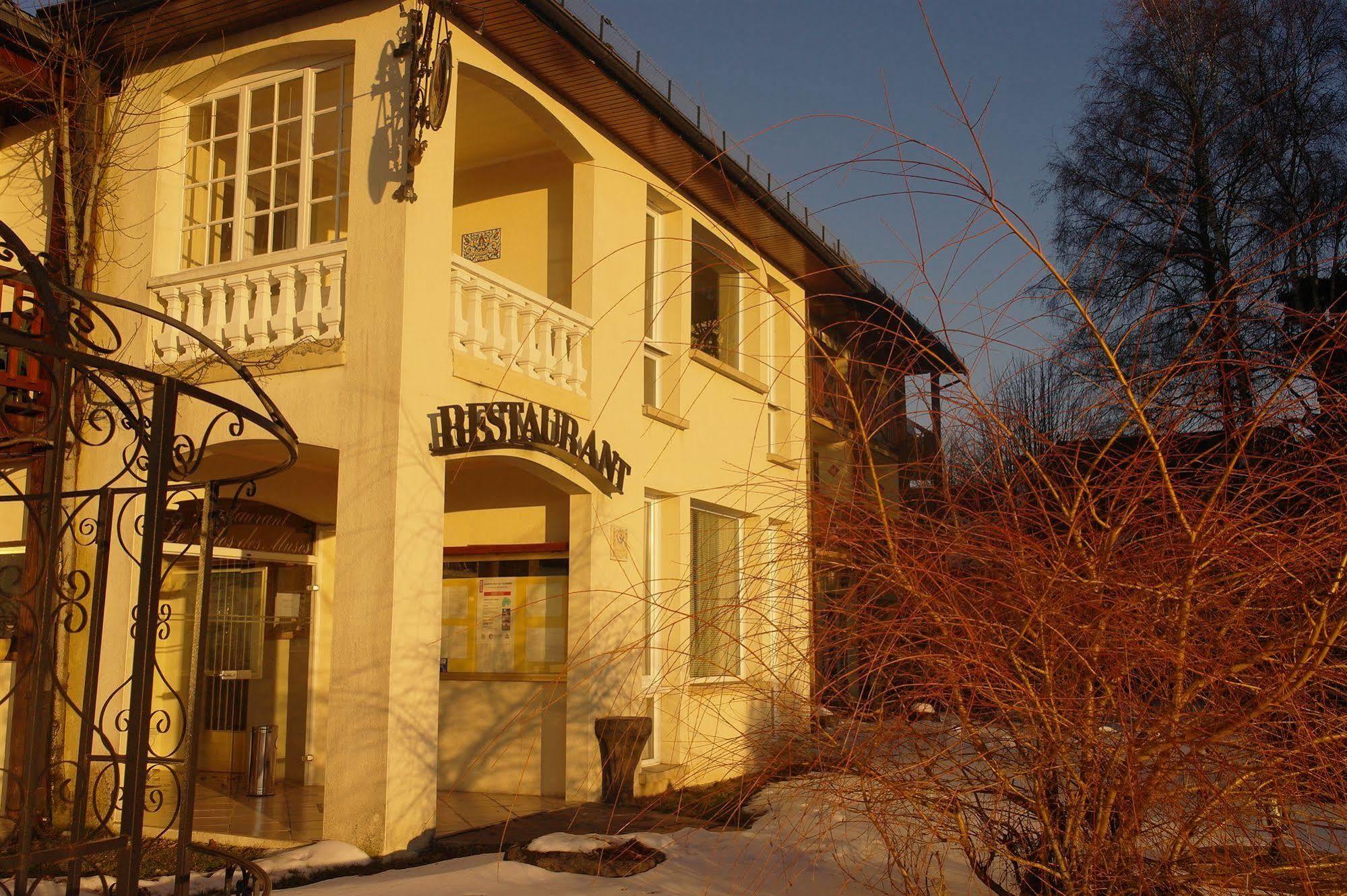 Hostellerie Saint Clement Vic sur Cere Bagian luar foto